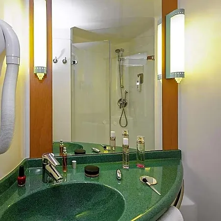 Ibis Longwy מלון 3*