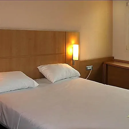Ibis Longwy מלון 3*